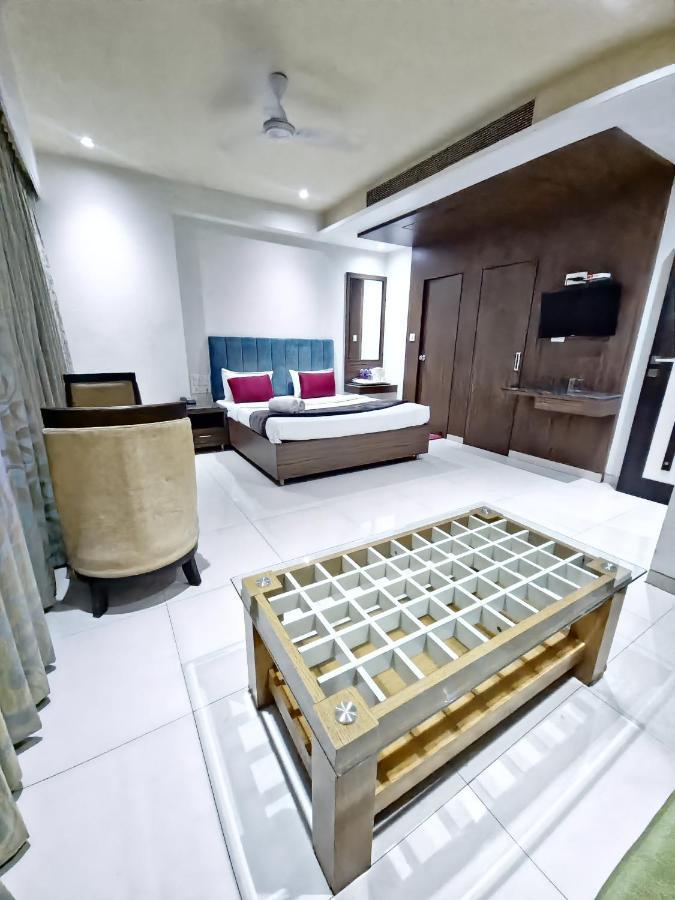 Hotel City Heart Shirdi Exterior photo
