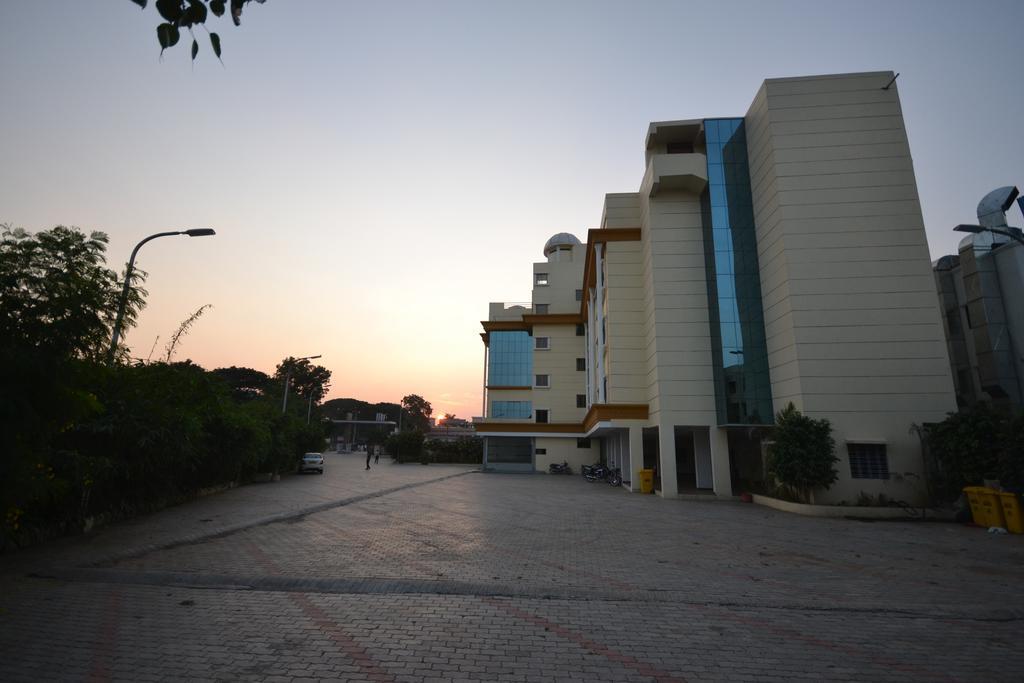 Hotel City Heart Shirdi Exterior photo