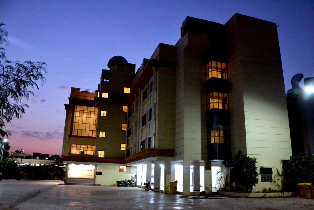 Hotel City Heart Shirdi Exterior photo