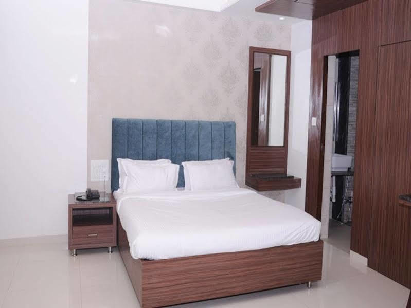 Hotel City Heart Shirdi Exterior photo